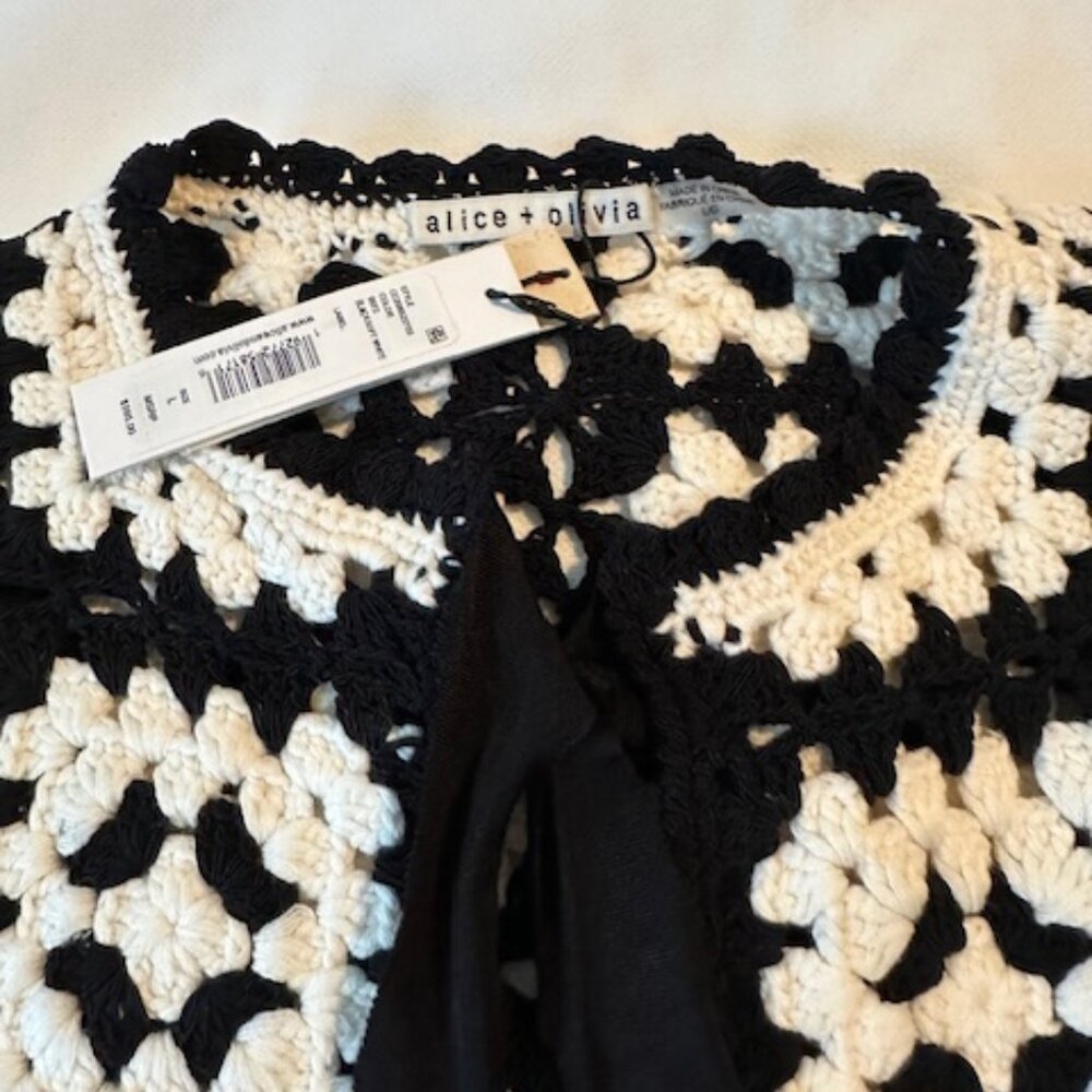 Alice + Olivia Anderson Crochet Cropped Cardigan Sweater NWT - Picture 4 of 6